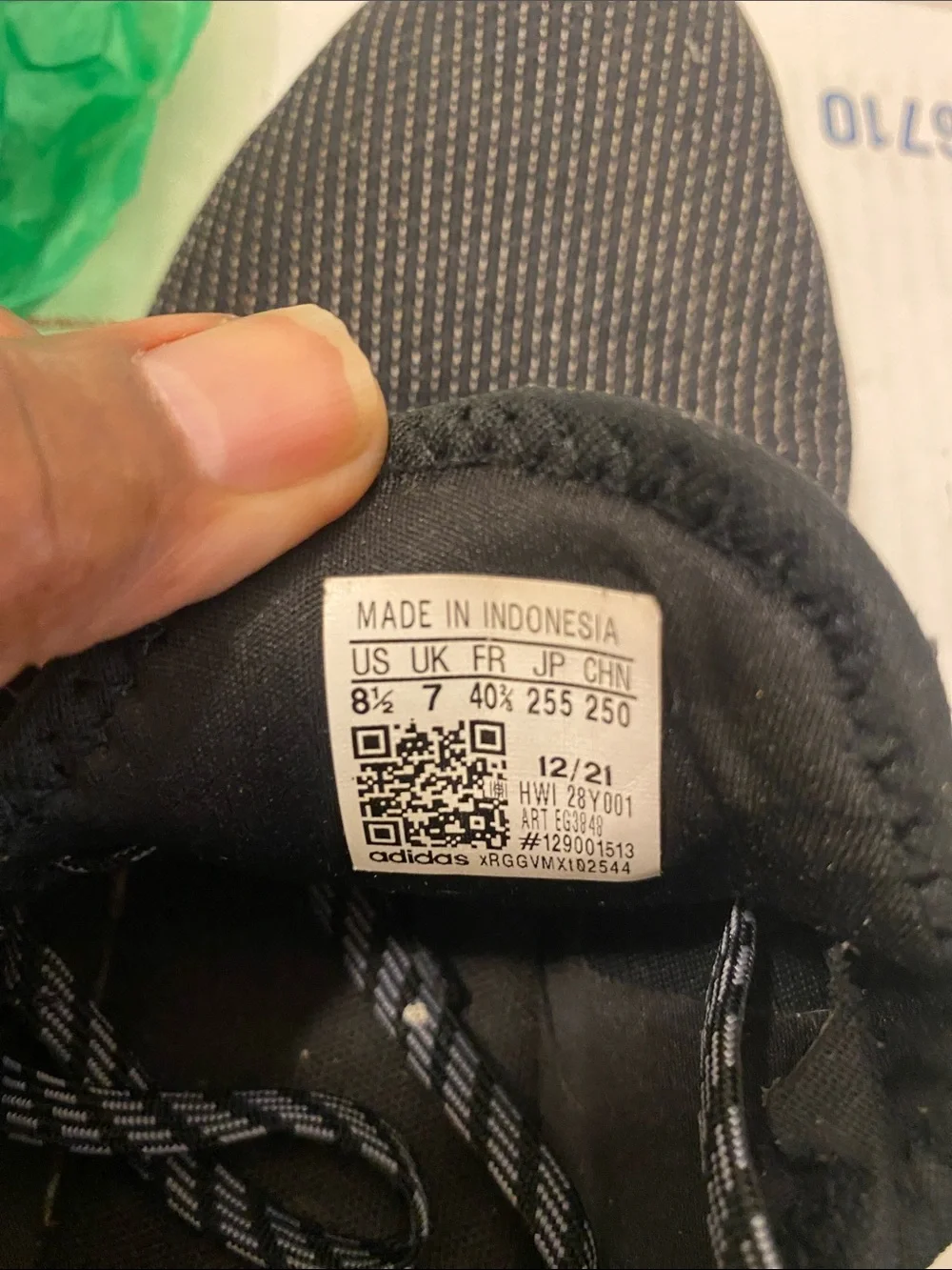 Adidas size 8.5 sneakers good condition